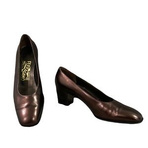 Salvatore Ferragamo Block Heel Pump Sz 6 B Metallic Bronze Leather Hammered Heel